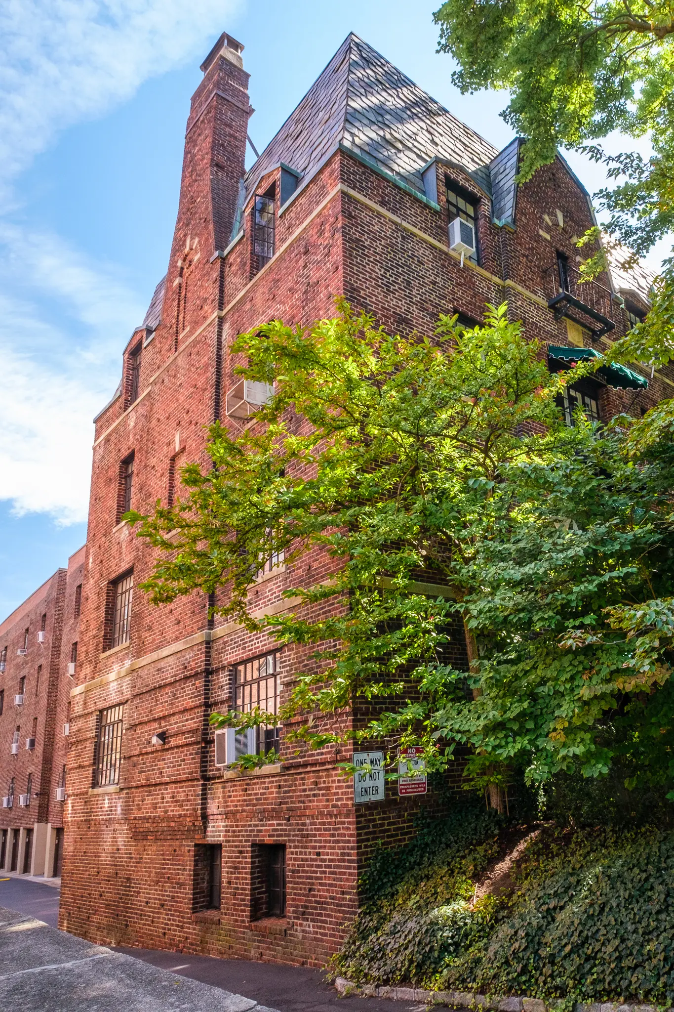 A sideview of the complex.